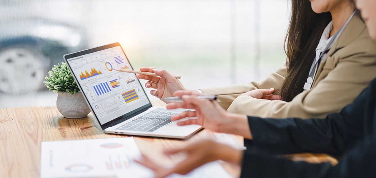 What Does a Data Analyst Do? Exploring the Role in Today's Data-Driven World What Does a Data Analyst Do? Exploring the Role in Today's Data-Driven World